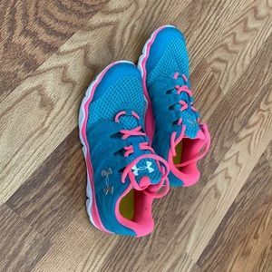 Sneaker with 4D foam inside